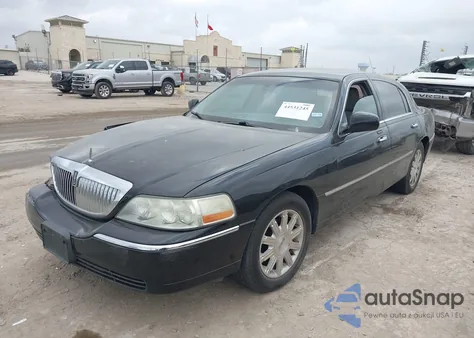 2011 Lincoln Town Car Signature Limited z USA, uszkodzony, nr VIN 2LNBL8CV2BX752692